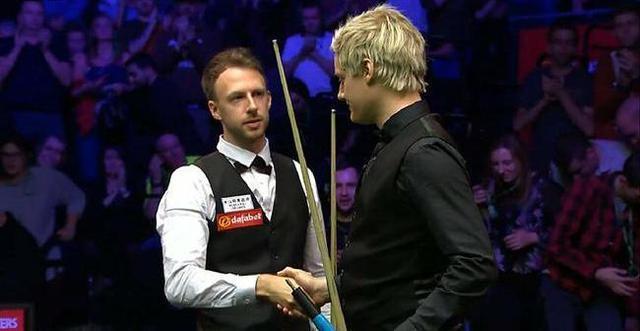 半场： 萨索洛2-1佛罗伦萨，曼德拉戈拉点射，沃尔帕托破门