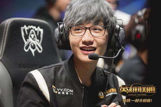 库珀·弗拉格进攻不稳定，投篮准度不足，体能和三分球需提升。