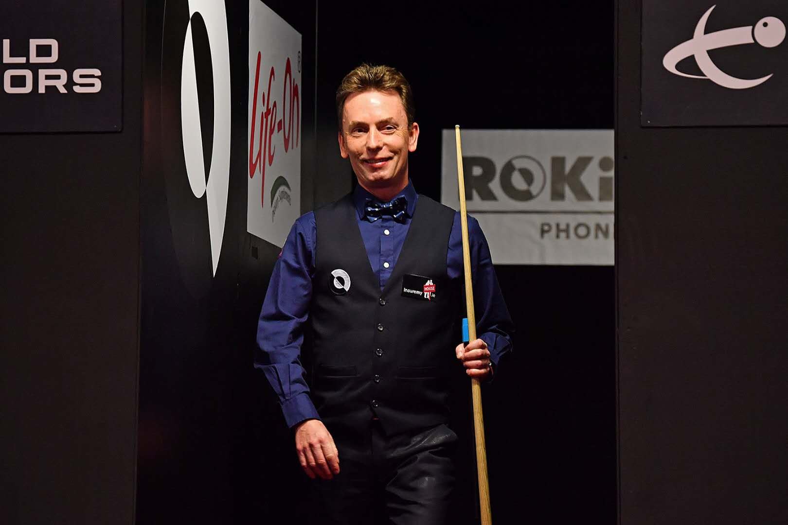 通过一系列 通过一系列