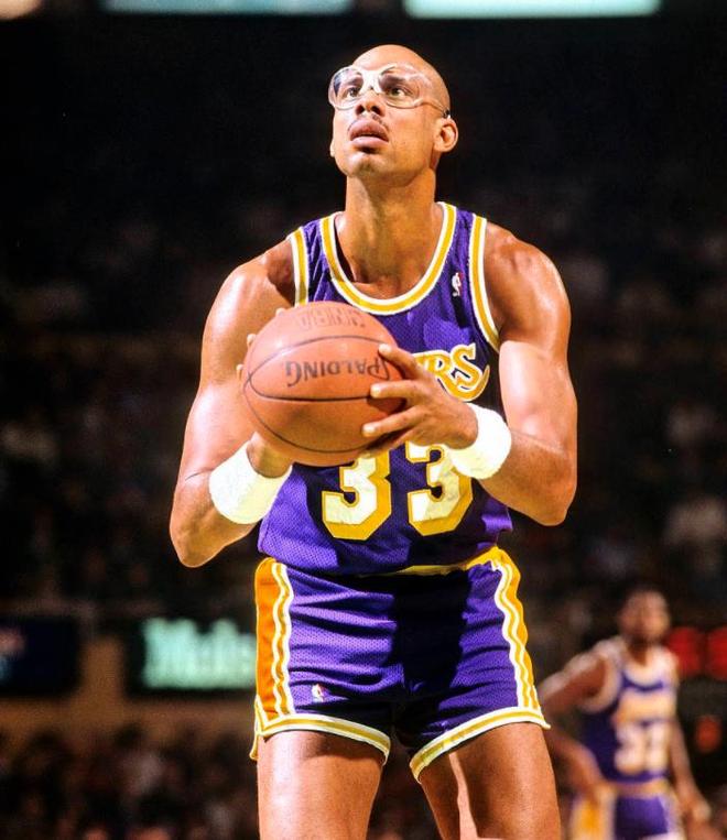 位于T侧外